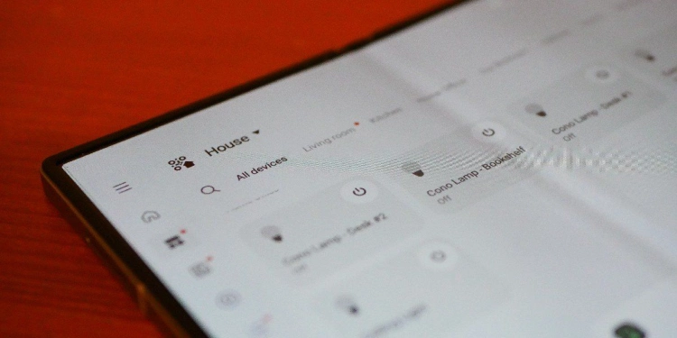 Close up of samsung smartthings on a samsung galaxy z fold 6