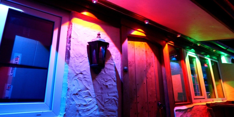 Govee permanent outdoor lights 2 pro door and darker surfaces