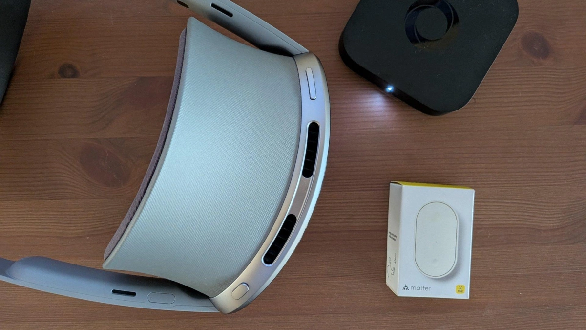 Samsung galaxy xr next to a homey pro mini and ikea bilresa