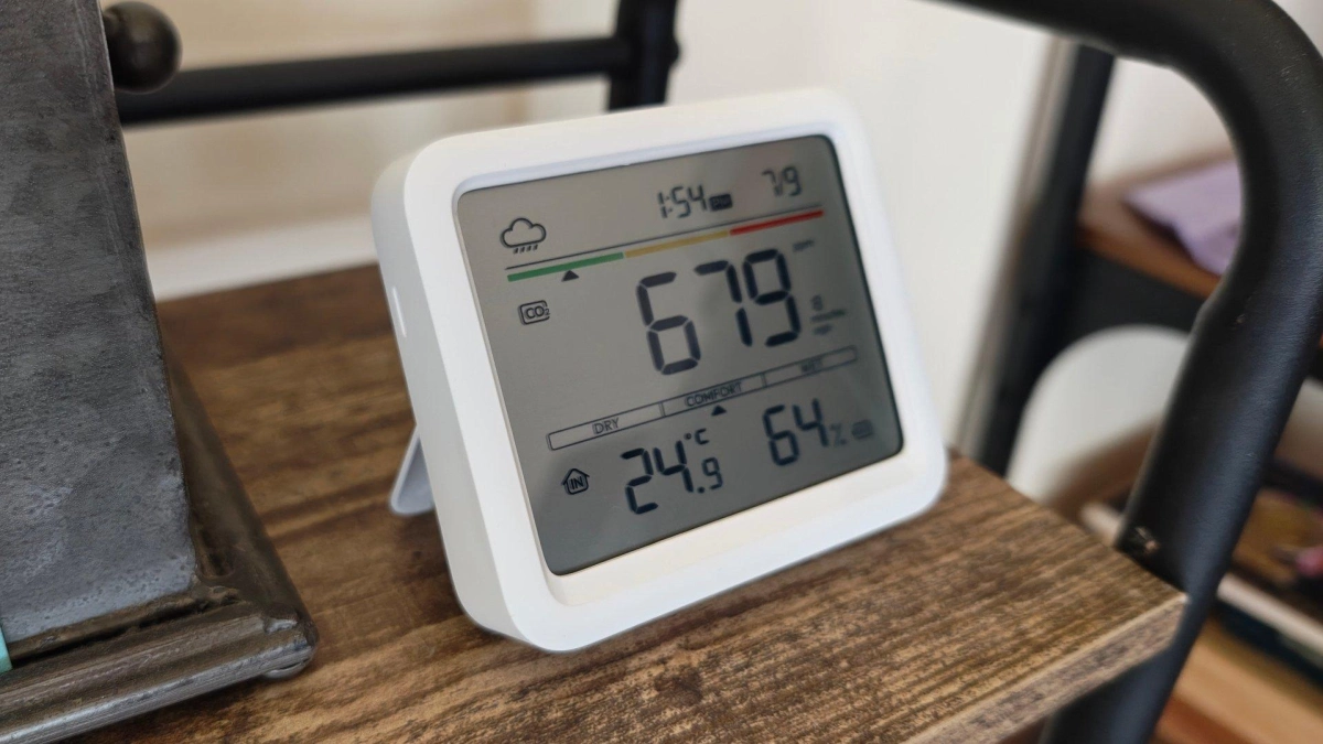 Switch bot meter pro on a wooden stand