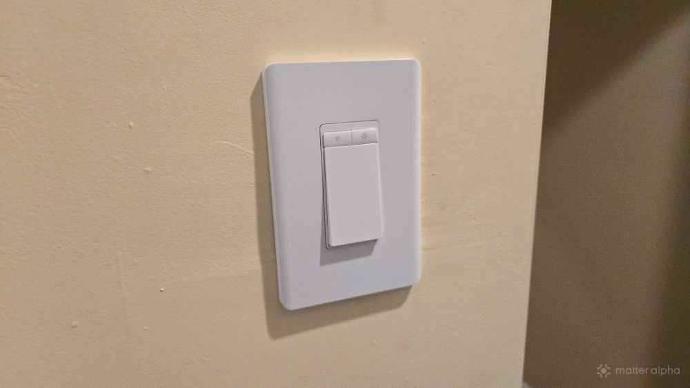 A tp link tapo s505d light switch