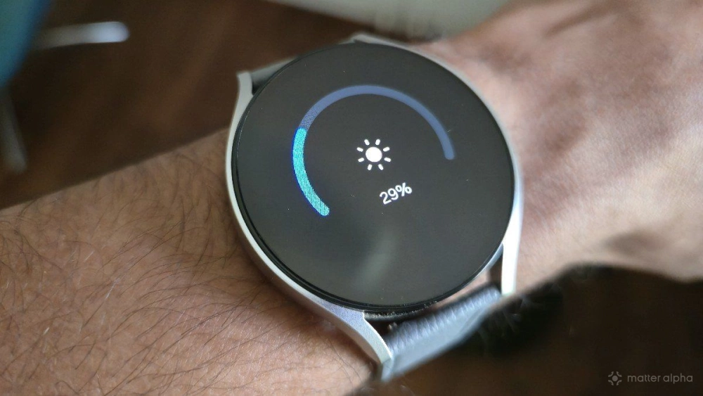 Adjusting brightness in smartthings on a galaxy watch 6