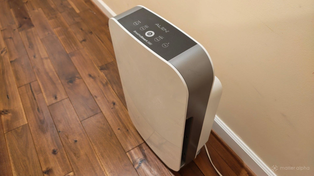 Alen breathesmart flex air purifier in a hallway Alen breathesmart flex air purifier in a hallway