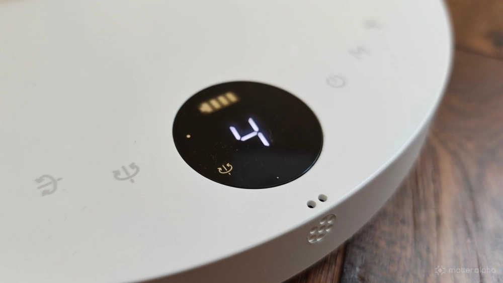 Battery life visible on the base of a SwitchBot Circulator Floor Fan Battery life visible on the base of a SwitchBot Circulator Floor Fan