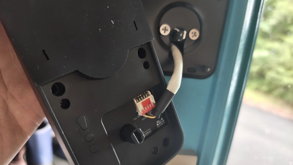 Connector on the SwitchBot Lock Vision Pro. Connector on the SwitchBot Lock Vision Pro.