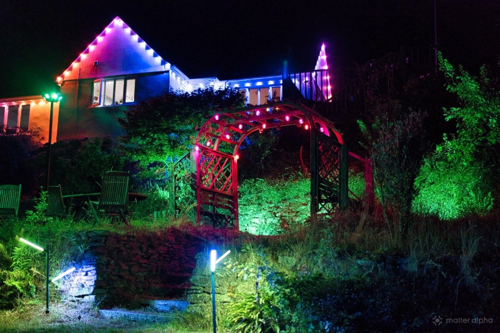 Govee outdoor clear bulb string lights featured and night shot