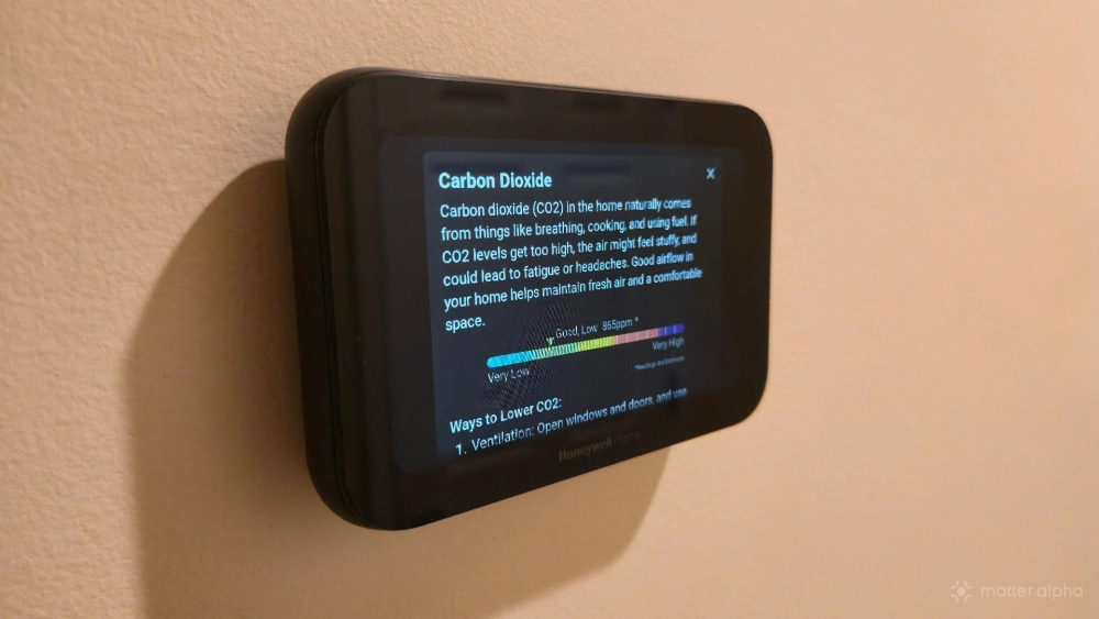 Honeywell home x8s thermostat showing carbon dioxide information Honeywell home x8s thermostat showing carbon dioxide information