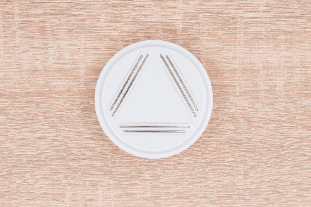 shelly-flood-s-gen4-leak-sensor-underside-contacts