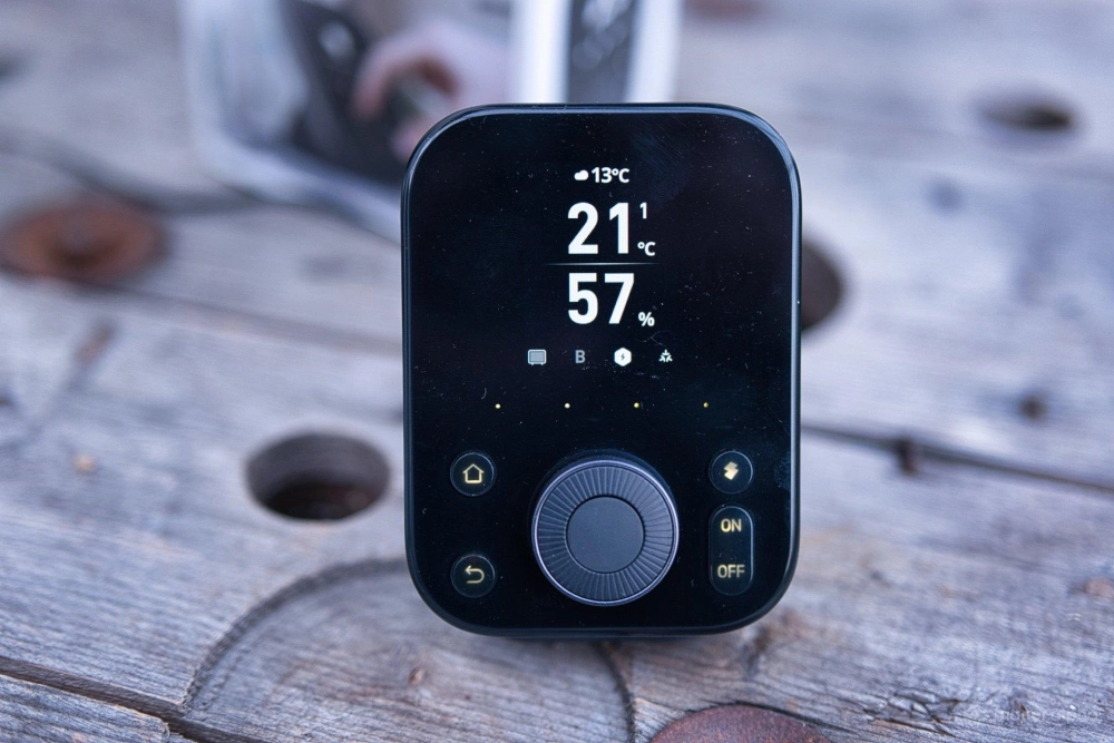 Switchbot hub 3 front panel