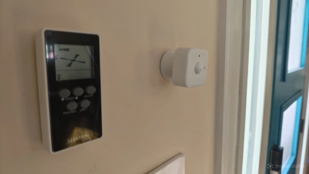 SwitchBot Presence Sensor next to a ceiling fan remote. SwitchBot Presence Sensor next to a ceiling fan remote.