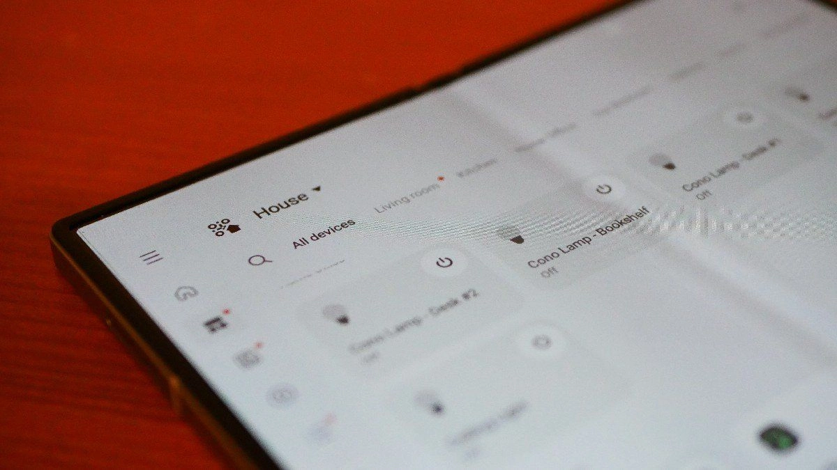 Close up of samsung smartthings on a samsung galaxy z fold 6