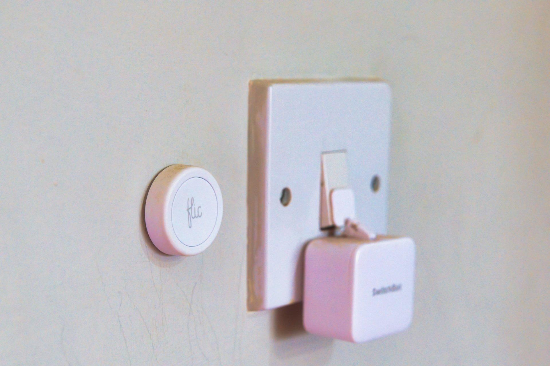 Flic 2 button review corridor lightswitch next to switchbot