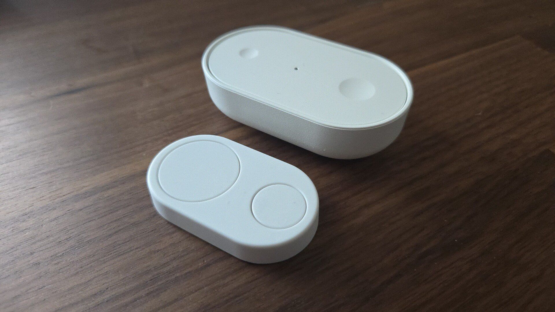 Flic Duo and IKEA BILRESA smart buttons Flic Duo next to a IKEA BILRESA smart button.