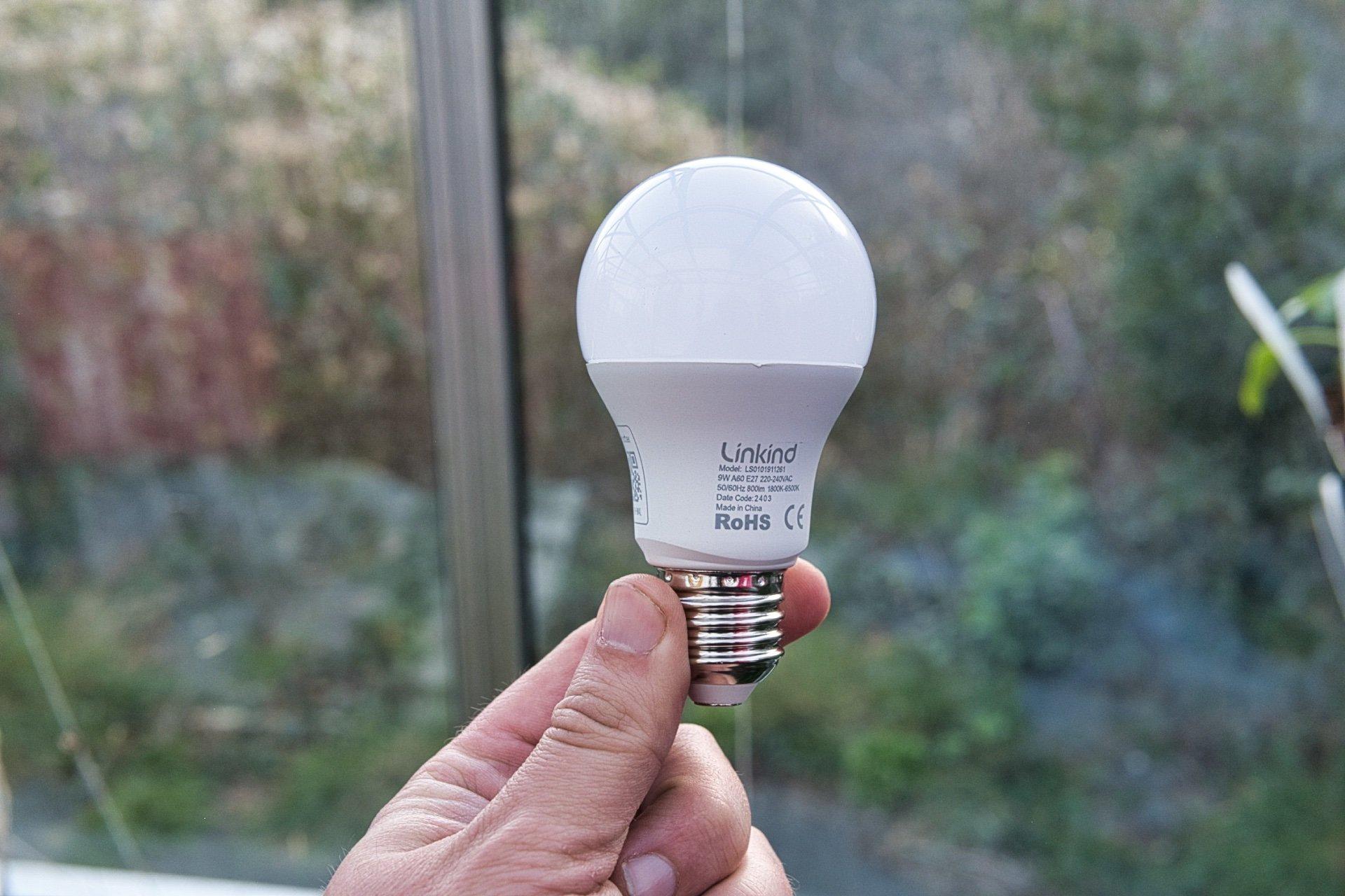 Linking a19 smart bulb review handheld screw in type