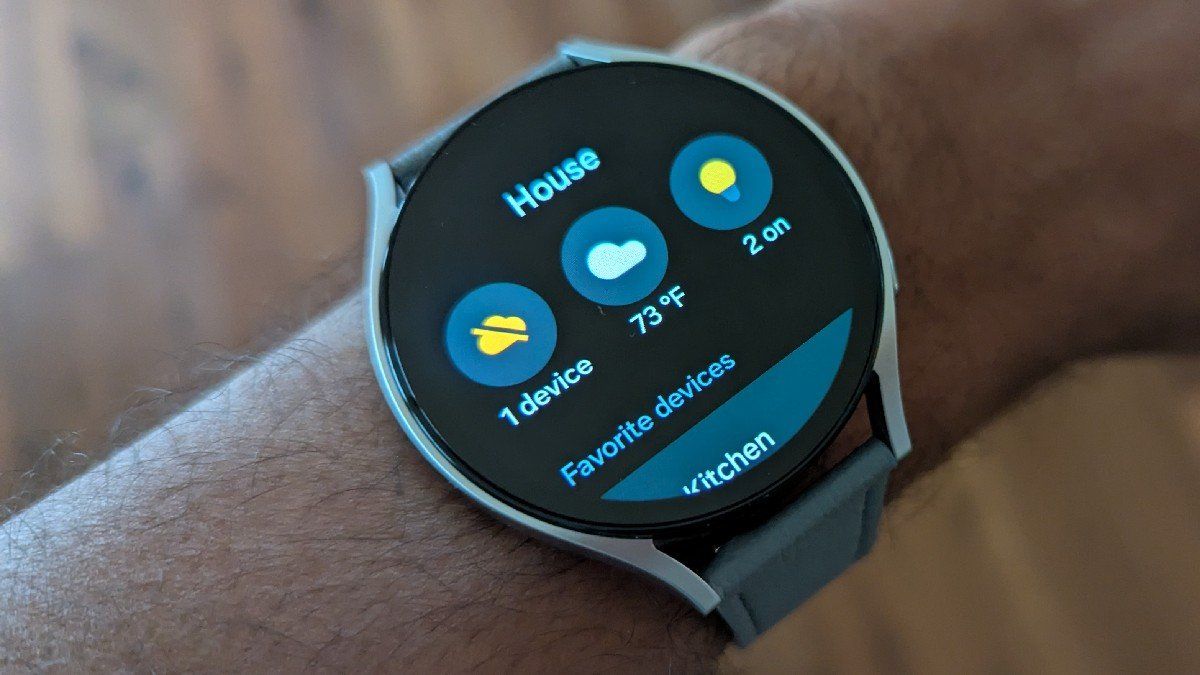 Samsung smartthings showing information on a galaxy watch 6