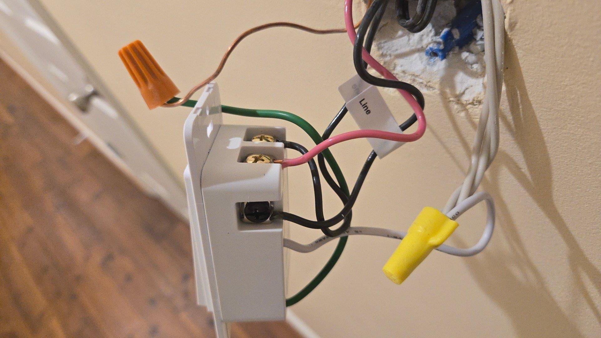 Tapo s515 smart switch hanging out of a wall Tapo s515 smart switch hanging out of a wall